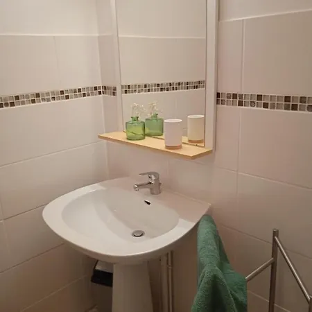 Apartament 8, Parking Et Wifi Gratuit, Local Velo