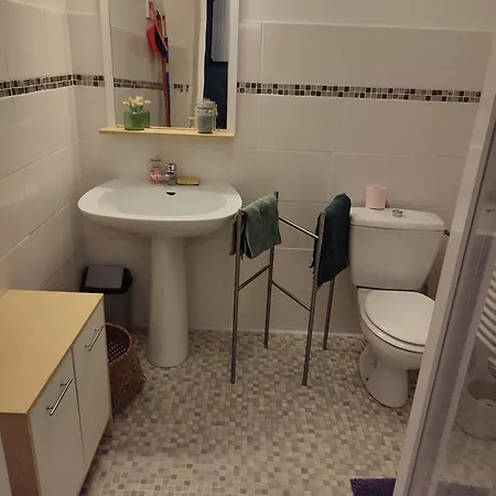 8, Parking Et Wifi Gratuit, Local Velo Apartment *