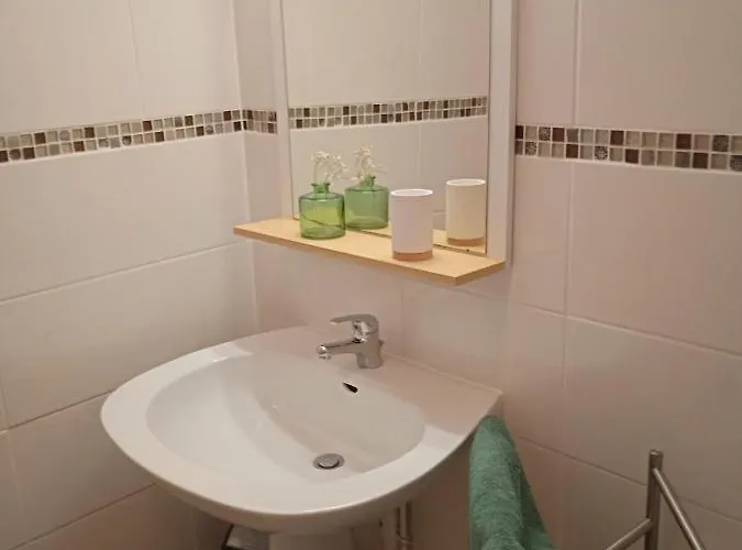 Apartment 8, Parking Et Wifi Gratuit, Local Velo