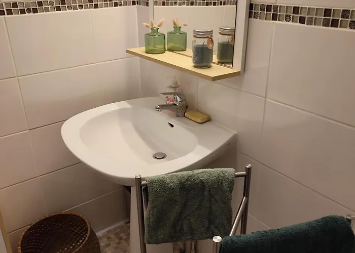 Apartment 8, Parking Et Wifi Gratuit, Local Velo *