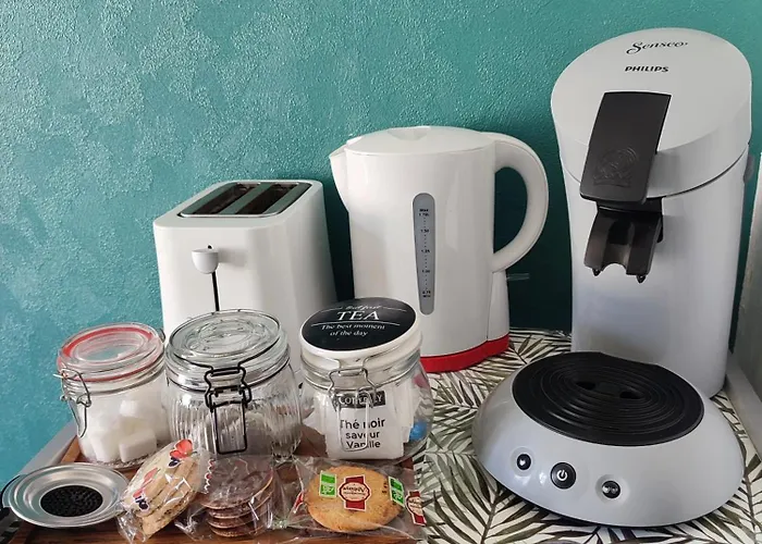 8, Parking Et Wifi Gratuit, Local Velo *